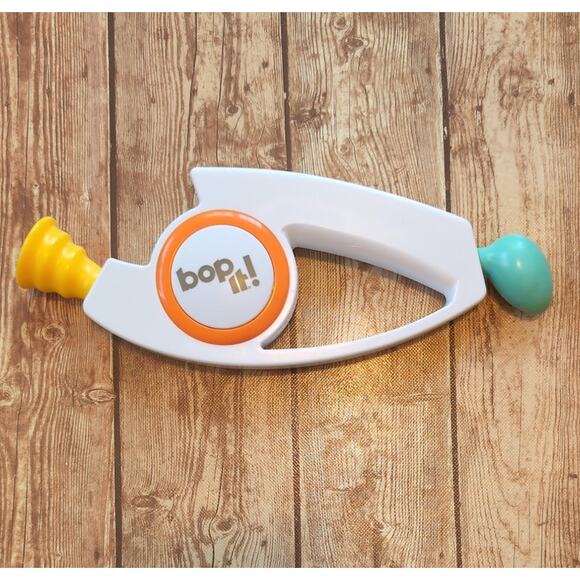Hasbro BOP IT! Game Toy Electronic Handheld - Picture 1 of 2